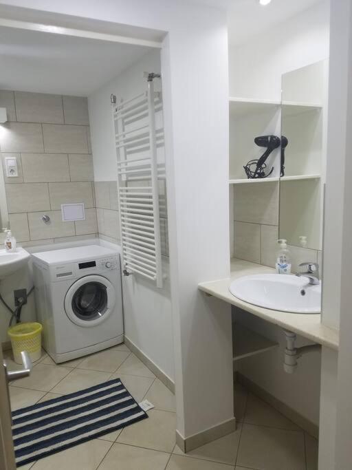 Big Cozy - Skyfall Apartment 3 Bdrm 6 Beds 1&Half Baths Budapeszt Zewnętrze zdjęcie